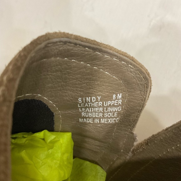 Artisan by Zigi Sindy Suede Ankle Booties - Picture 5 of 10